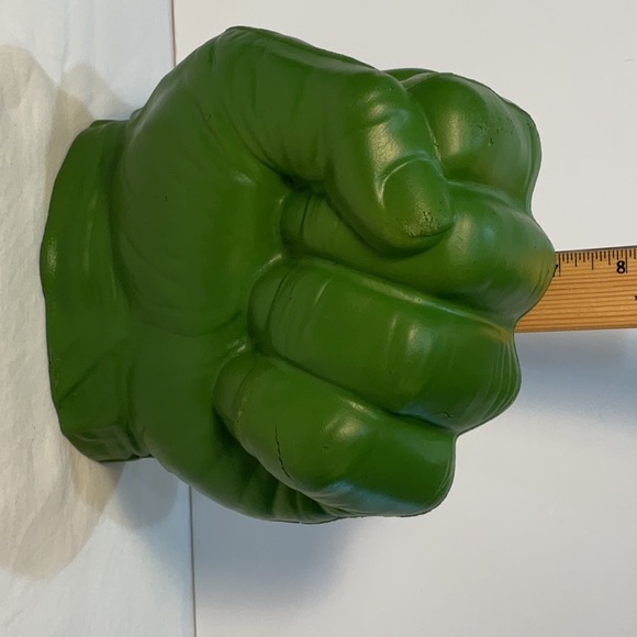 Hasbro Marvel Incredible Hulk wearable fist - Picture 2 of 5
